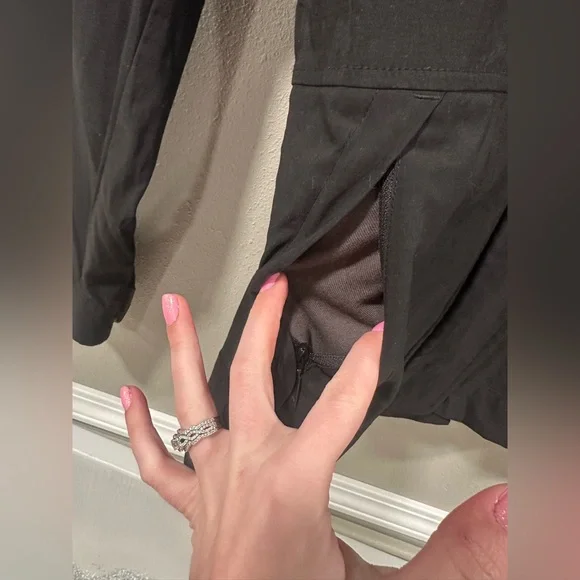 The North Face Women’s Resolve Parka Jacket in Black - Picture 3 of 6